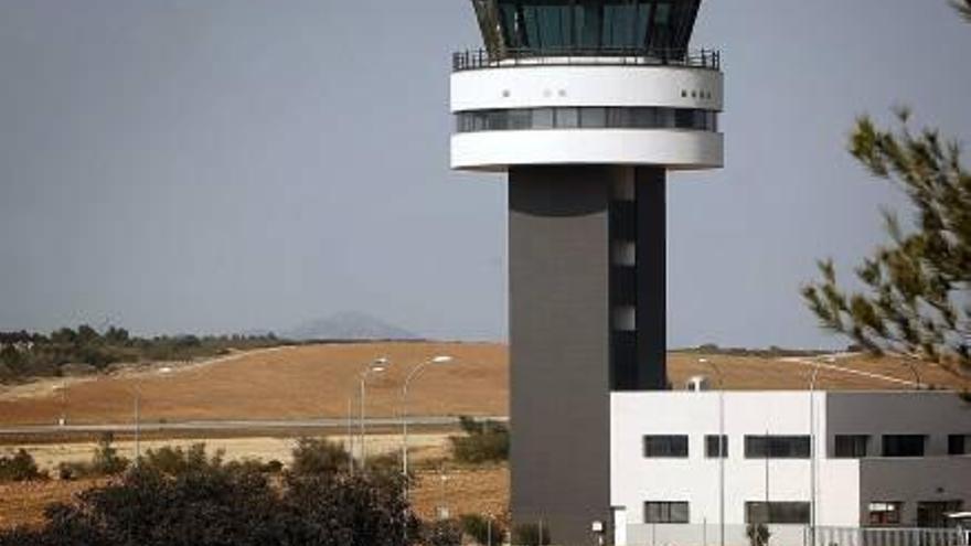 El aeropuerto gastó un millón de euros  en seguridad privada pese a estar cerrado