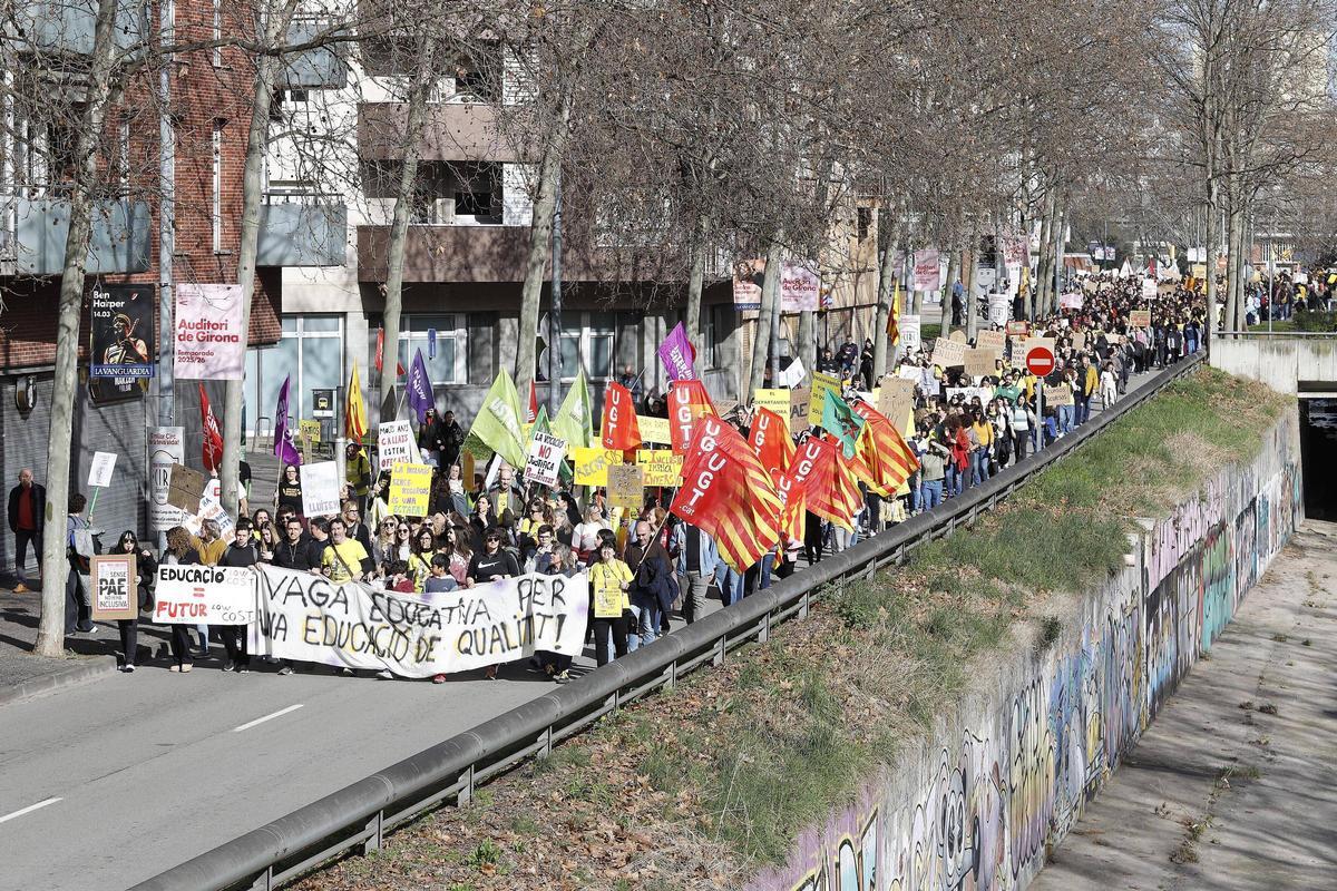 Les fotos de la manifestació dels professors gironins per reclamar millores laborals i salarials