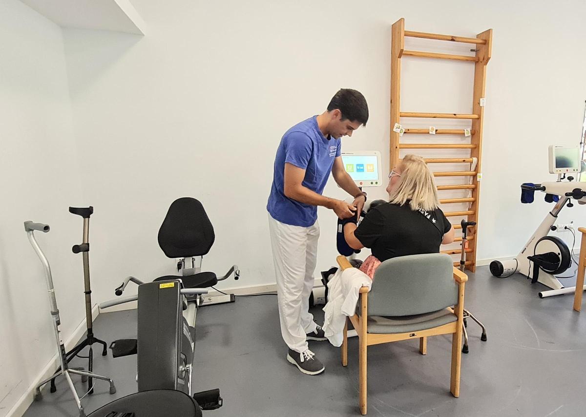 Archivo - Una usuaria de la residencia y centro de día de Son Güells.