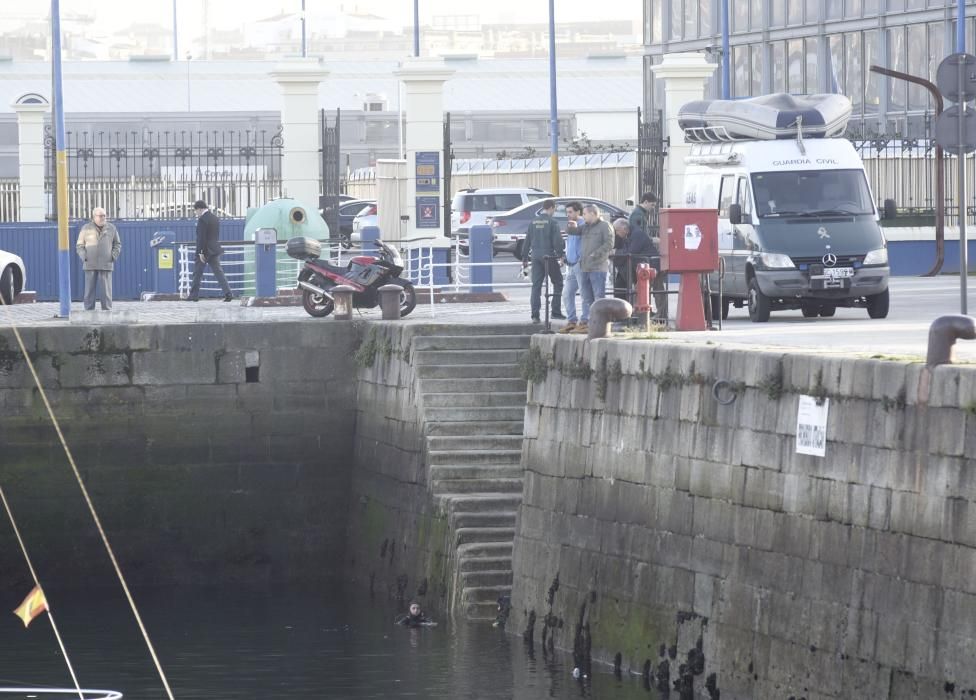 El 091 busca en el mar el cadáver del joven desaparecido en Palexco