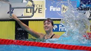 Alba Vázquez tras ganar la final de 400 metros estilos y pulverizar el récord mundial júnior. 