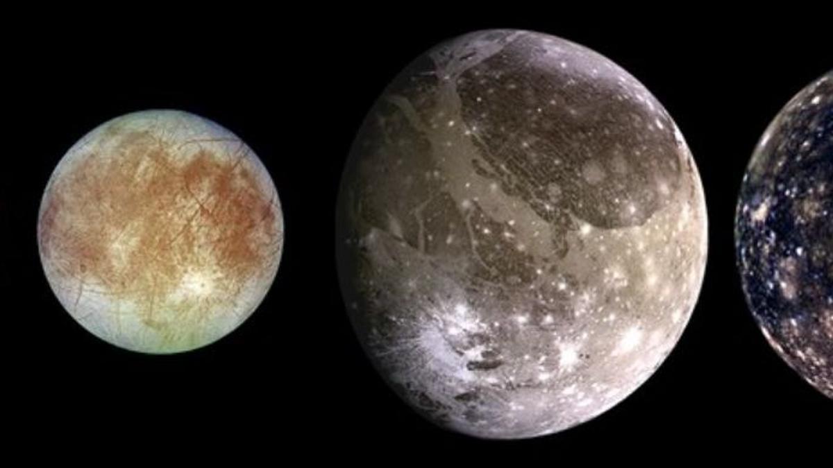 La formación de moléculas de oxígeno por factores abióticos podría ser un fenómeno presente en las atmósferas de varias de las lunas de Júpiter. En la imagen, de izquierda a derecha: Ío, Europa, Ganímedes y Calisto.