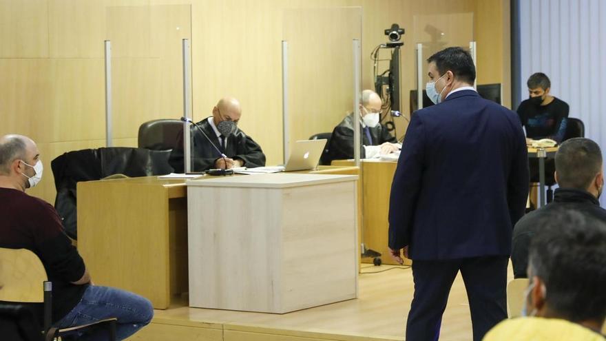 La familia de la pastelería La Suiza de Gijón, tras el indulto: 