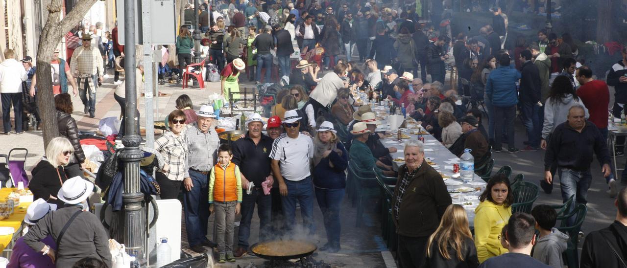 Imagen de la última fiesta de las paellas que pudo celebrarse en Benicàssim, en enero del 2020, antes de la pandemia.