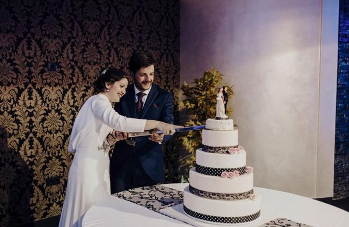 Fotos imprescindibles en tu álbum de boda: Cortando la tarta