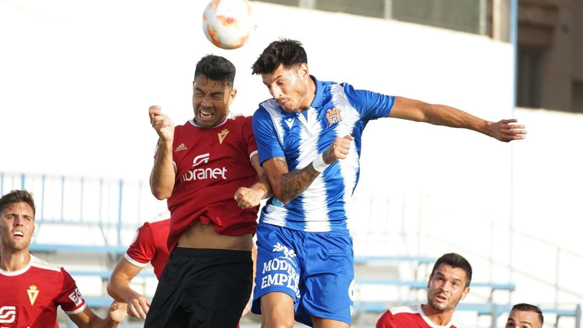 Un momento del encuentro disputado entre el Real Murcia y el Águilas.