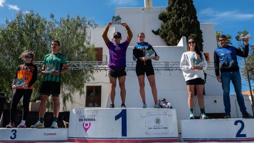 Imagen del podio masculino y femenino de la prueba absoluta. | ÁLEX SOTO
