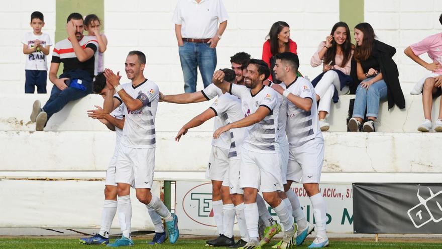 El derbi Pozoblanco - Espeleño de Tercera RFEF, en imágenes