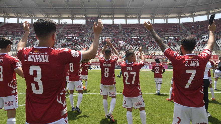 El Real Murcia gana al Toledo (2-0) y jugará el play off como tercero