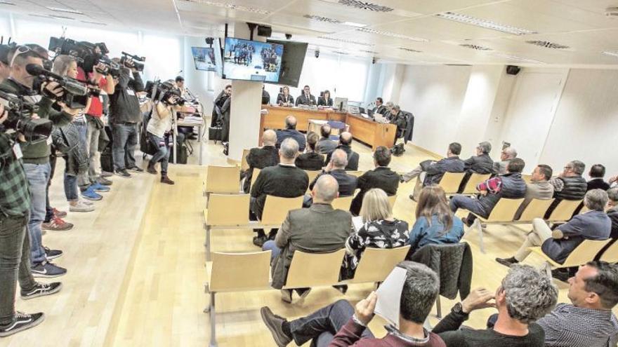 Los 34 acusados del Caso Brugal, en la primera sesión del juicio