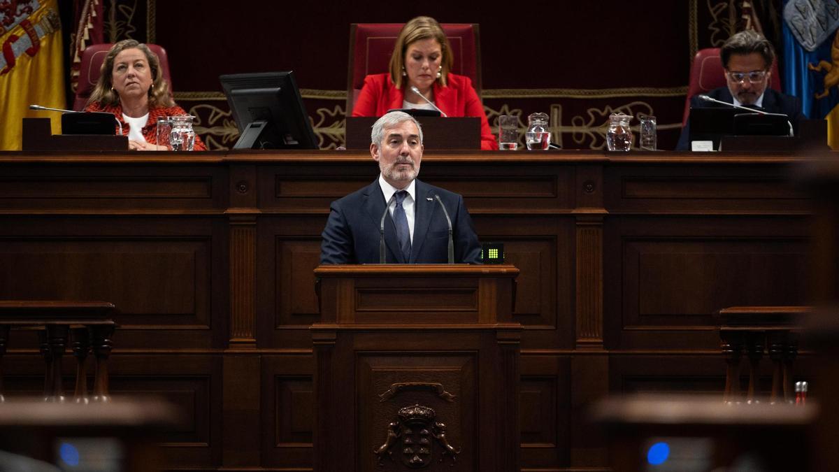 Pleno sobre el Debate de Estado de Nacionalidad en el Parlamento de Canarias.