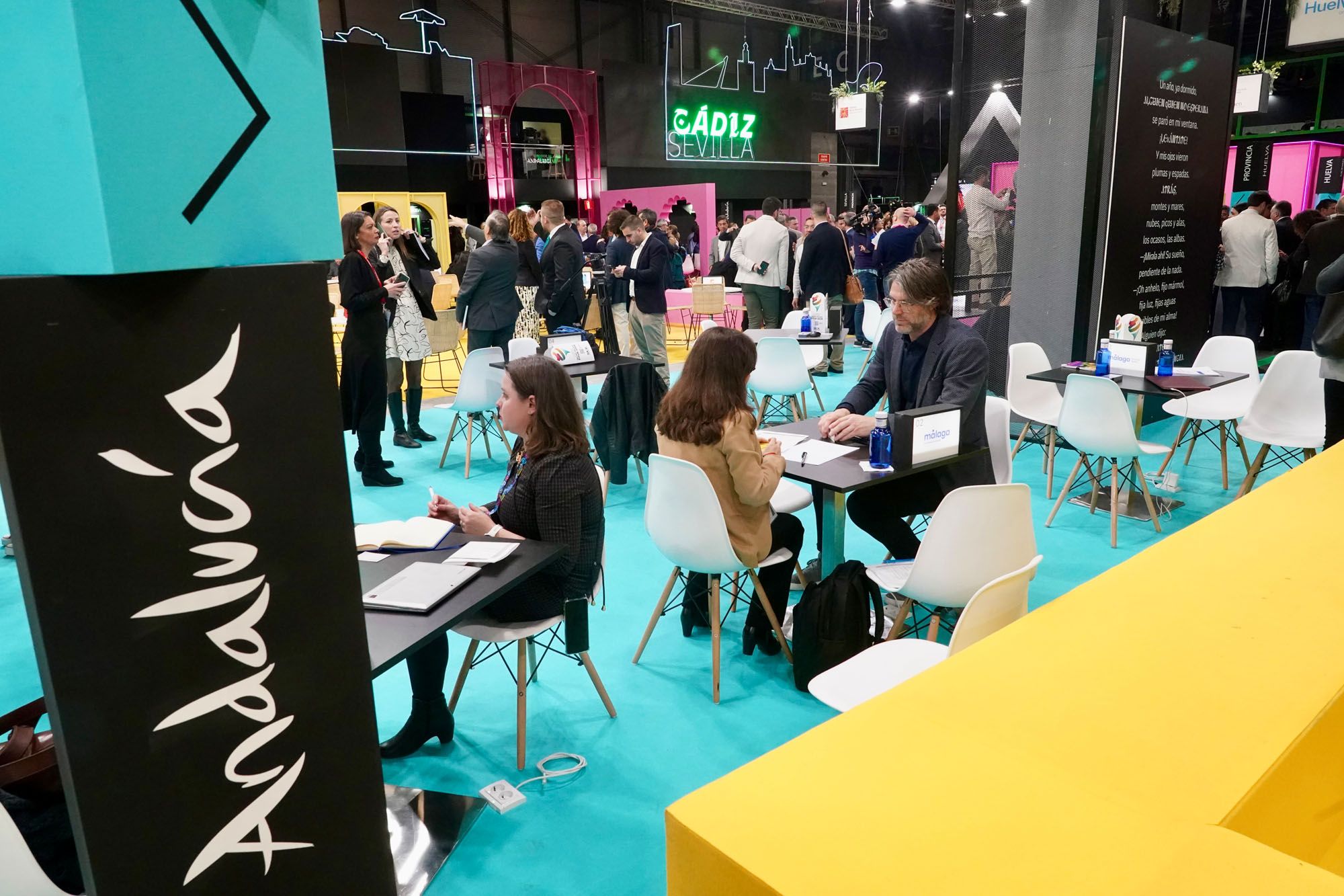 Juanma Moreno, en la jornada inaugural del stand de Andalucía en Fitur 2024.