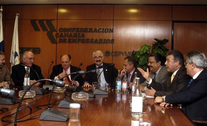 FIRMA DE UN CONVENIO ENTRE LA CAMARA DE COMERCIO ...