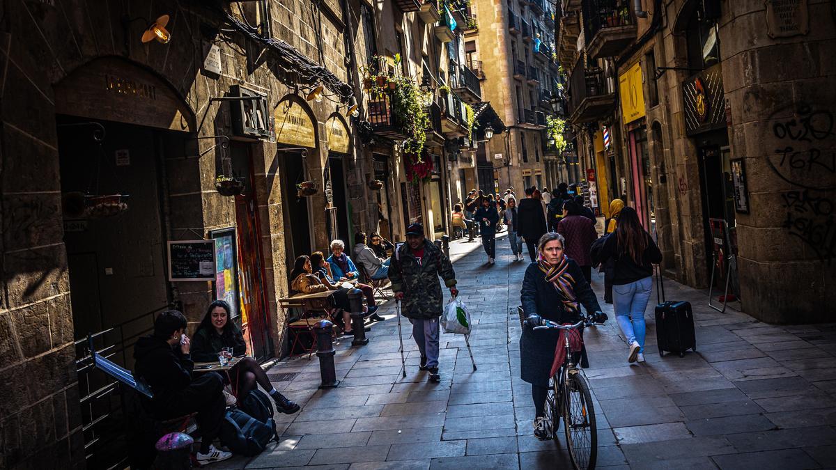 Ambiente en la calle de Carders, en Ciutat Vella.