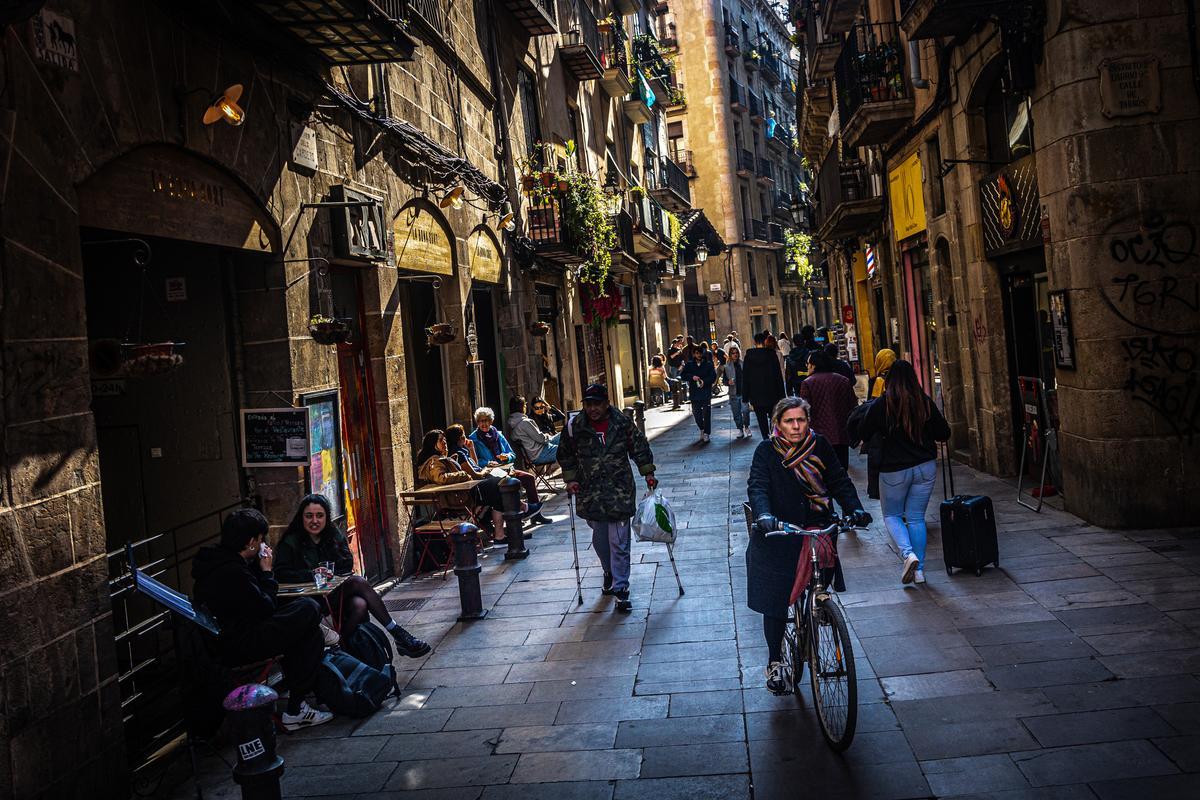 Ambiente en la calle de Carders, en Ciutat Vella.