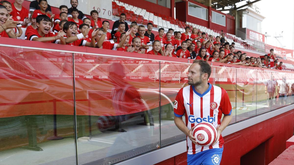 Les millors imatges de la presentació de Daley Blind a Montilivi