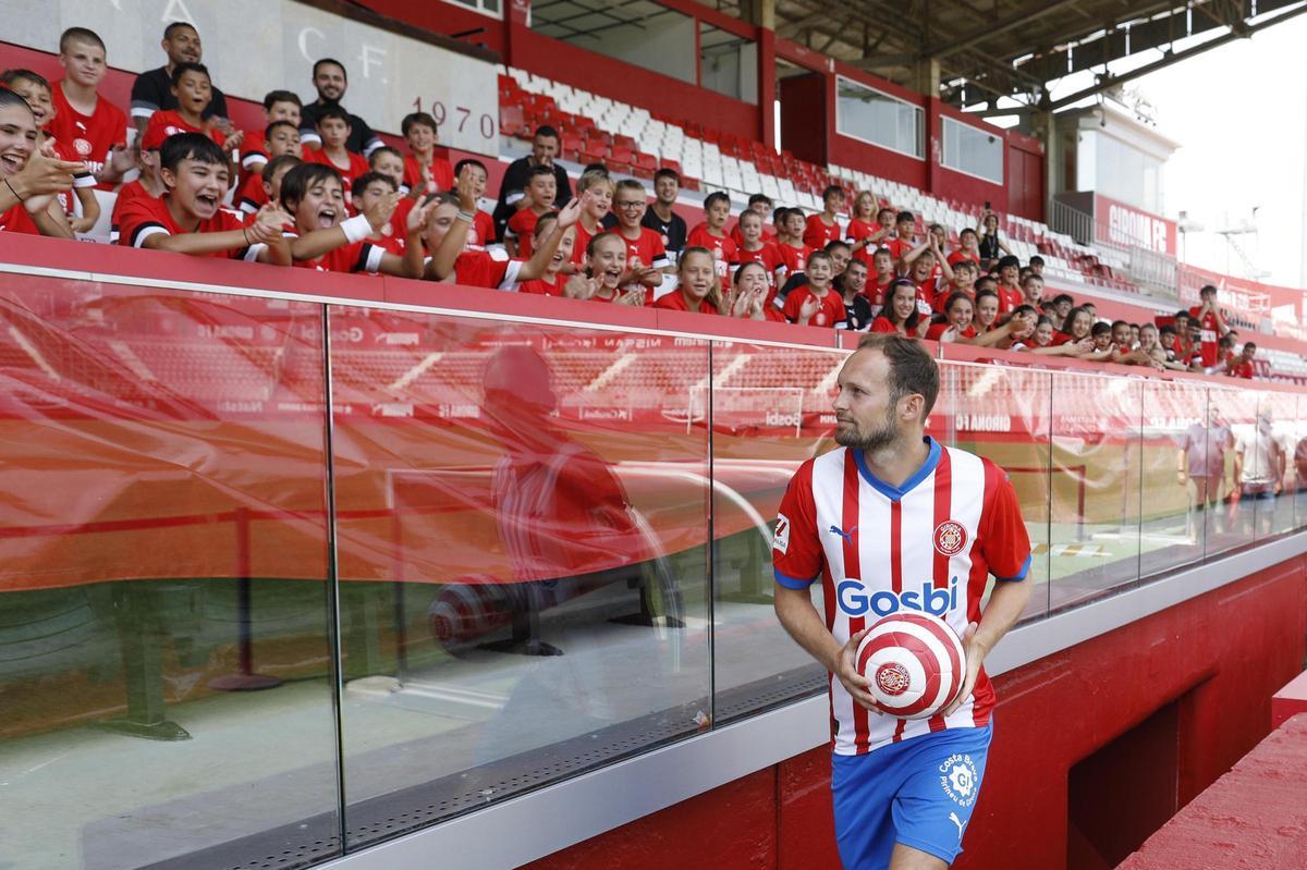 Les millors imatges de la presentació de Daley Blind a Montilivi
