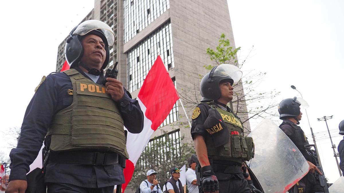 Policía en Lima, capital de Perú.