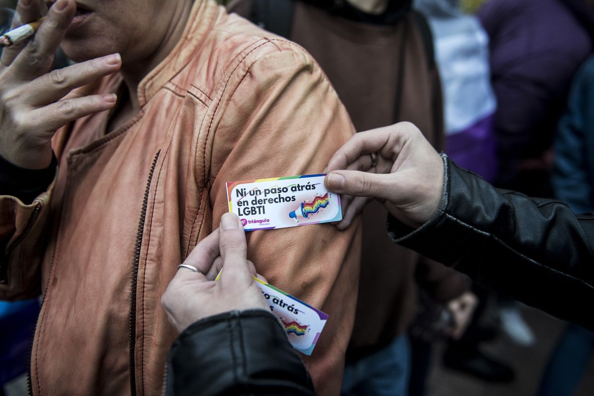 Fotogalería | Así fue la concentración en defensa de los derechos LGBTI en Cáceres