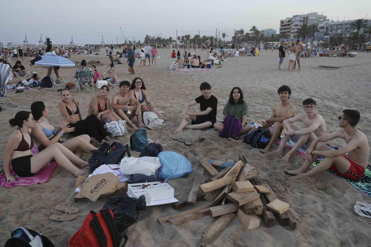 Las imágenes que ha dejado la Noche de San Juan sin hogueras en Sagunt