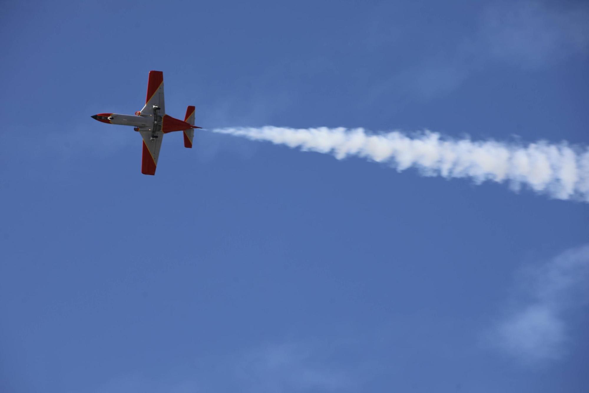 EN IMÁGENES: Así fue la revista naval  del Rey Felipe VI y la exhibición aérea en Gijón por el Día de las Fuerzas Armadas