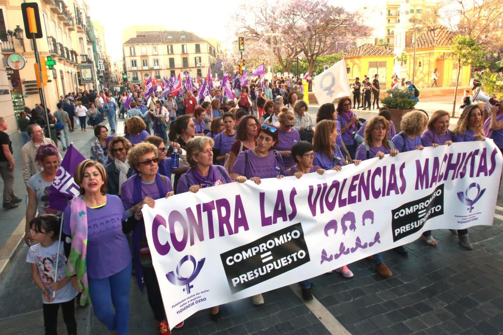 Casi 300 personas se concentran en la plaza de la Merced contra la violencia machista