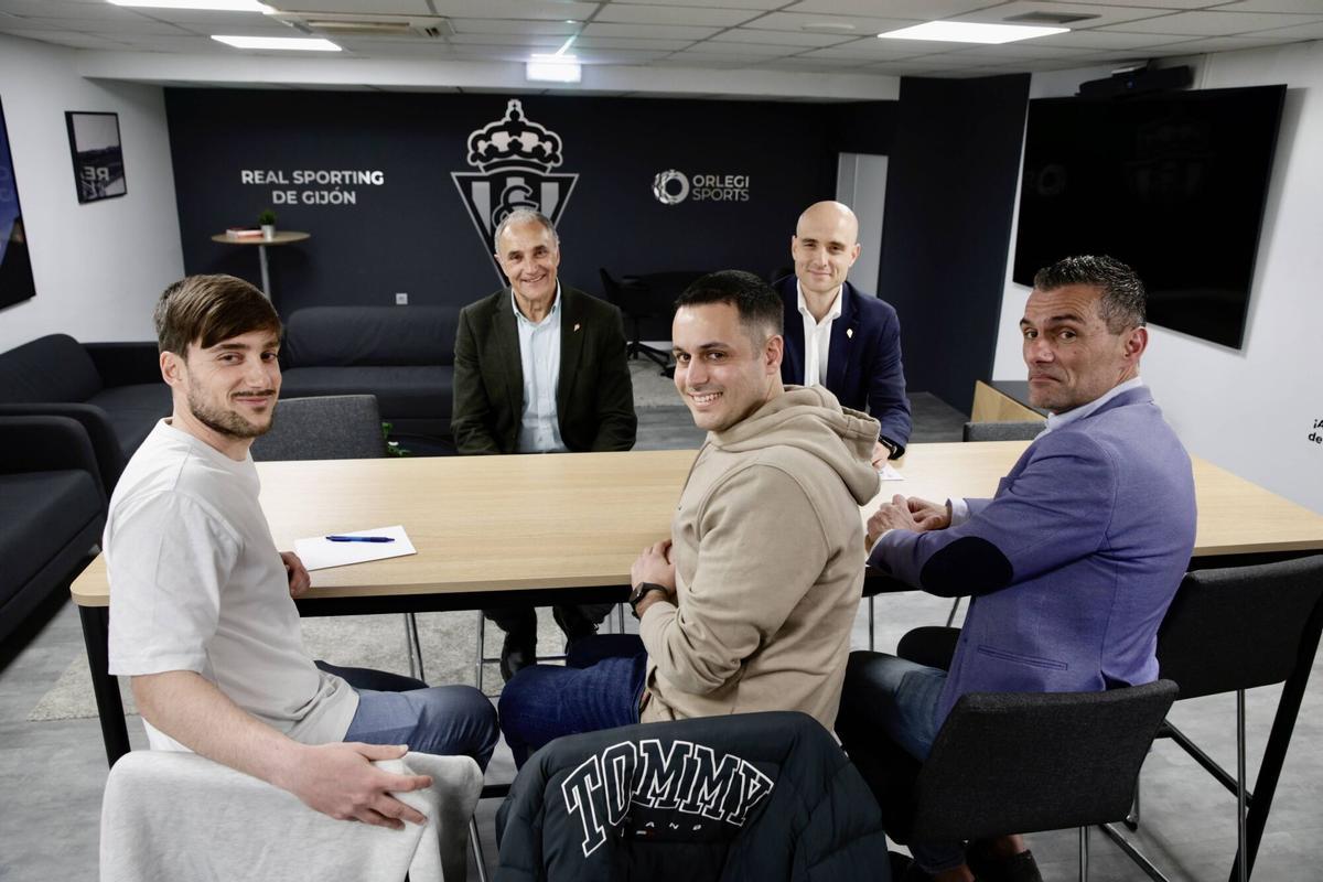 GIJON. ENCUENTRO EN EL MOLINON ENTRE SPORTING Y SUS COLECTIVOS