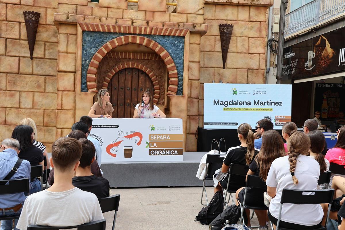 Un equipo de educadores ambientales visita los municipios del área consorciada.