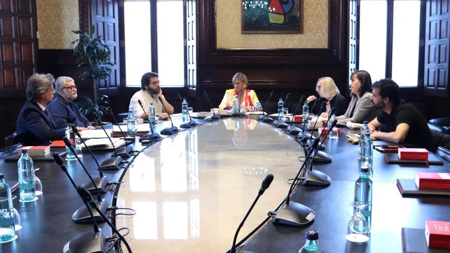 Pla general de la reunió de la Mesa del Parlament