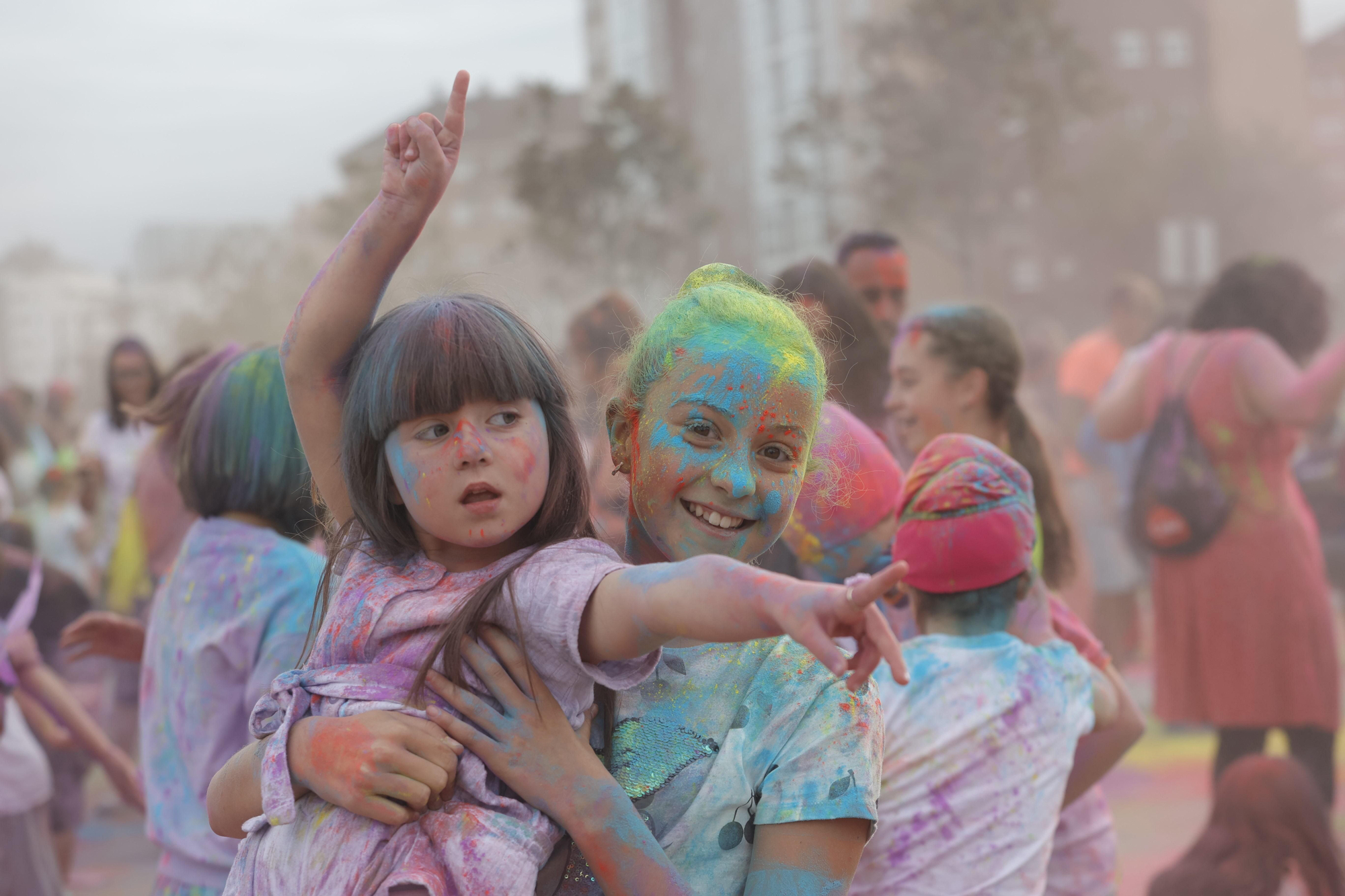 EN IMÁGENES: Así fue la "Holi party" de San Mateo en La Corredoria