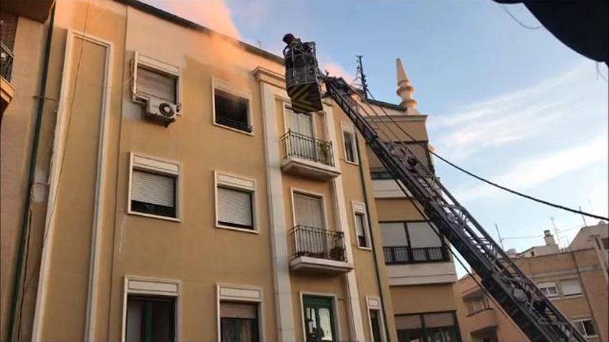 Desalojan un edificio en Ronda de Garay por un incendio