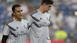 Keylor Navas y Courtois calientan antes del partido ante el Getafe