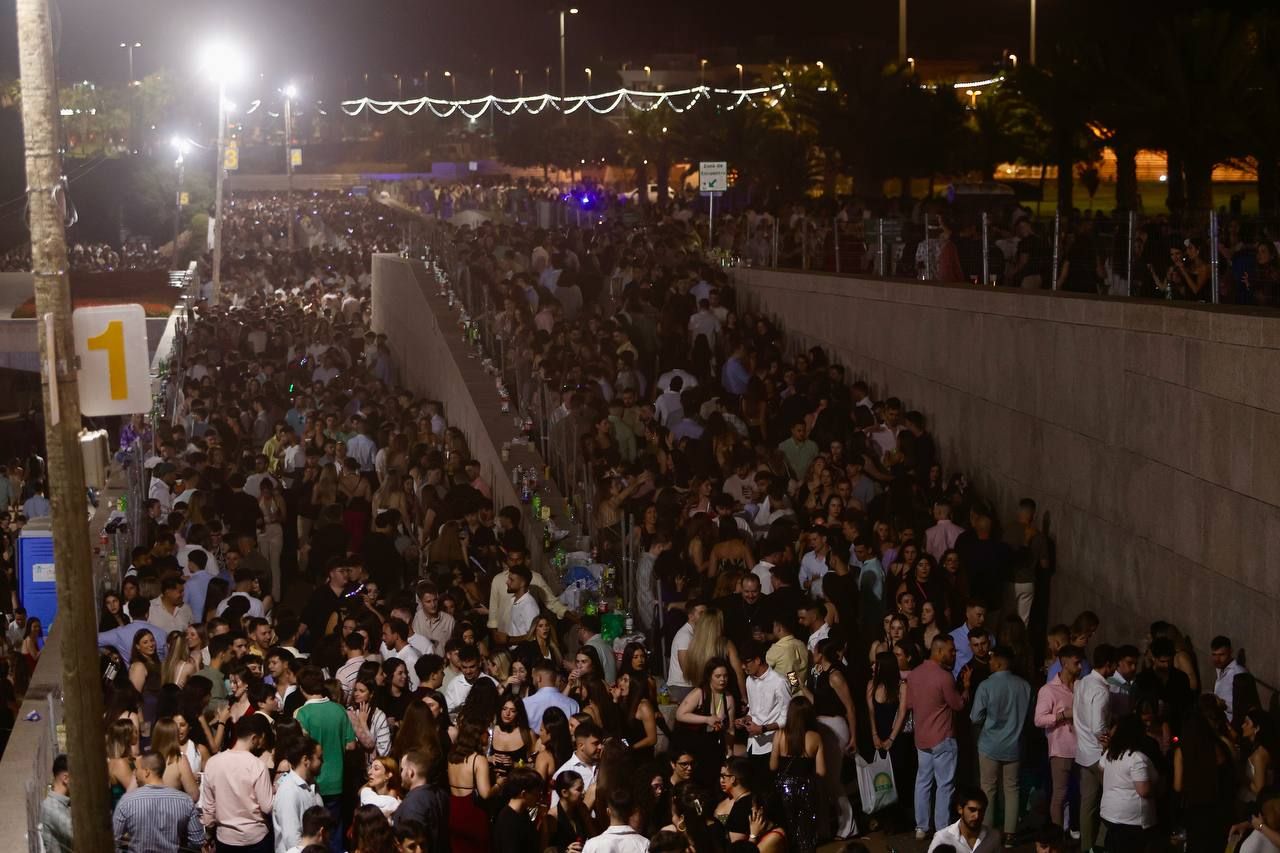 El Arenal se anima desde primera hora en el día del inicio de la Feria de Córdoba