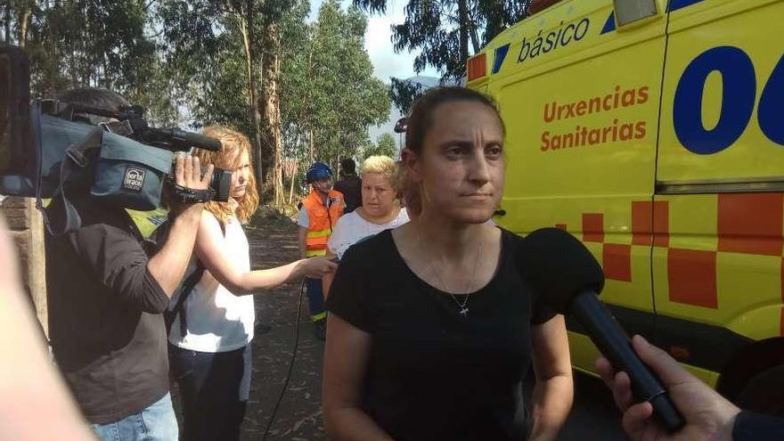 Sonia Alén, vecina de Paramos, a escasos metros de donde se produjo el estallido. // FdV