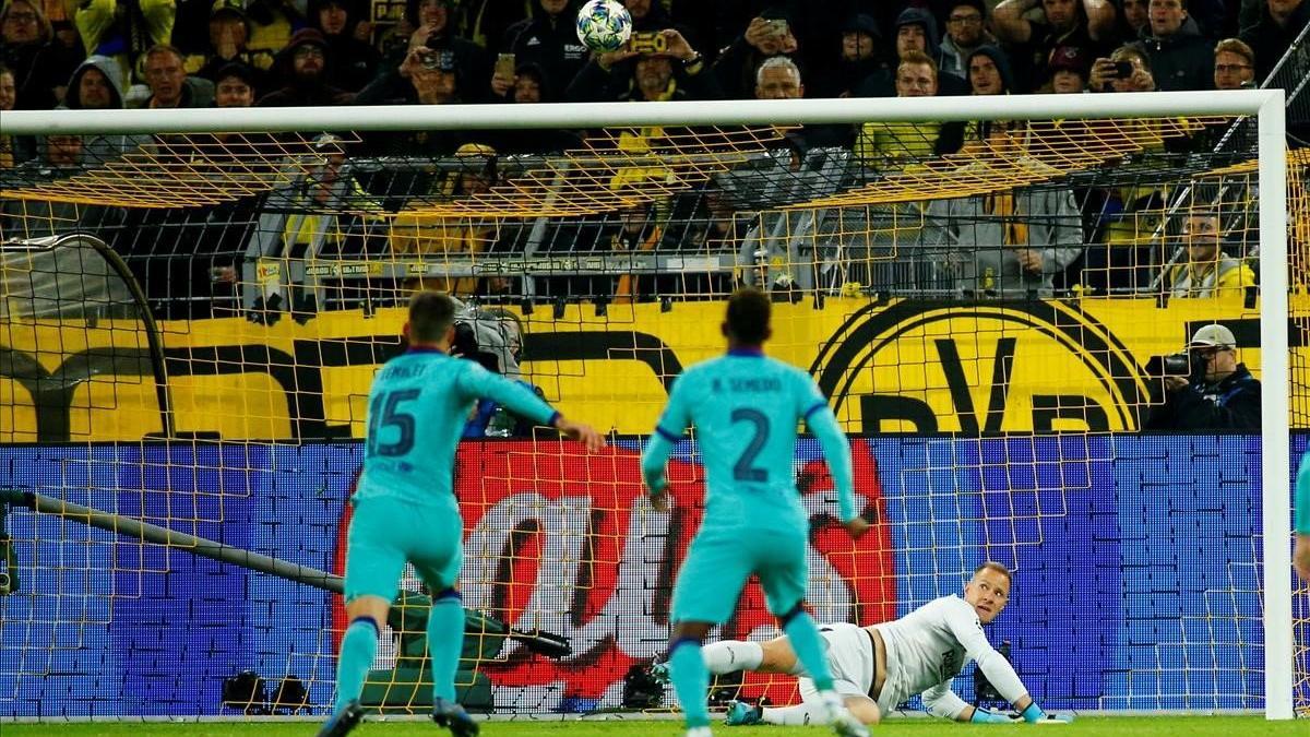 Marc-André Ter Stegen se ha convertido en el héroe del Barcelona deteniendo un penalti a Reus