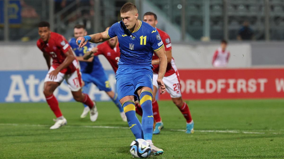 Dovbyk transforma un penalti jugando frente a Malta.
