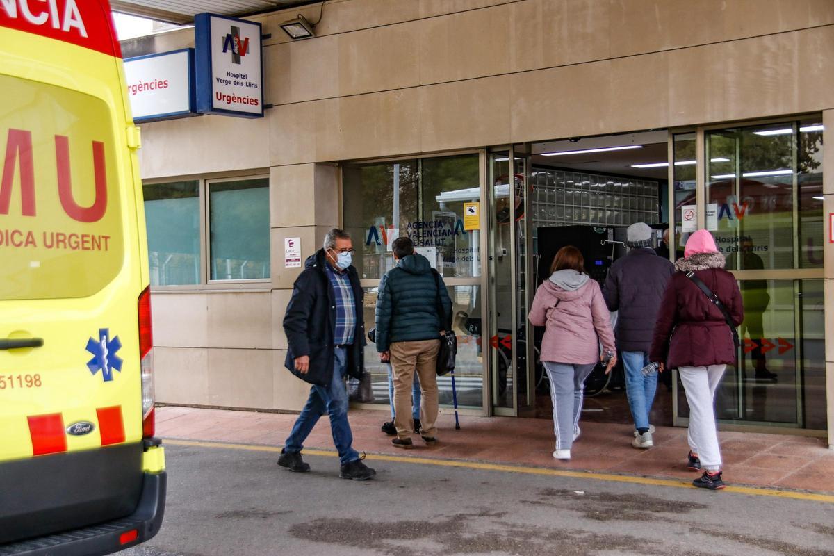 Entrada de Urgencias del Hospital Virgen de los Lirios de Alcoy, este miércoles