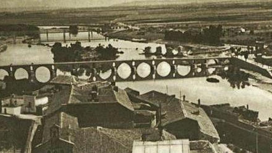 Imagen aérea con el Puente de Piedra.