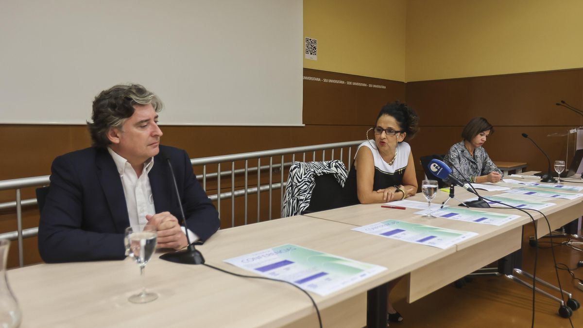 Martín Sanz, from Hidraqua; Catalina Iliescu, vice-rector; and Larissa Timofeeva, director of the Secretariat of University Extension, this morning Martín Sanz, from Hidraqua; Catalina Iliescu, vice-rector; and Larissa Timofeeva, director of the Secretariat of University Extension, this morning