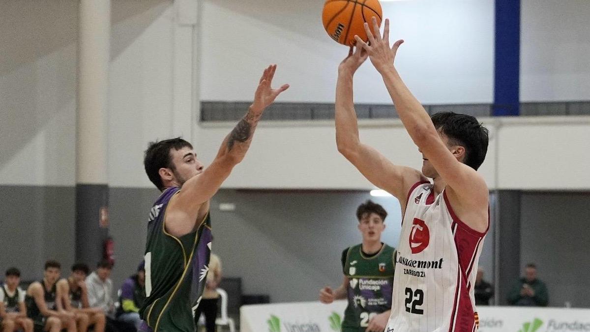 Langarita, lanzando durante el duelo ante el Unicaja.