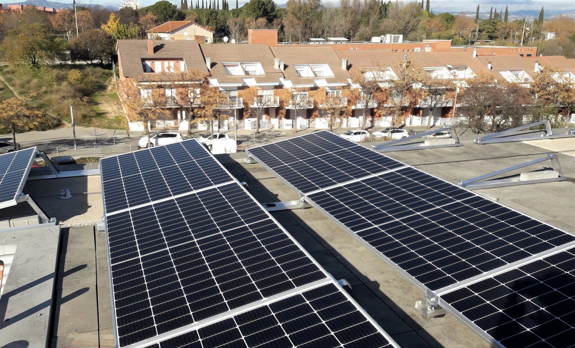 Placas solares sobre un edificio de Mollet del Vallès.