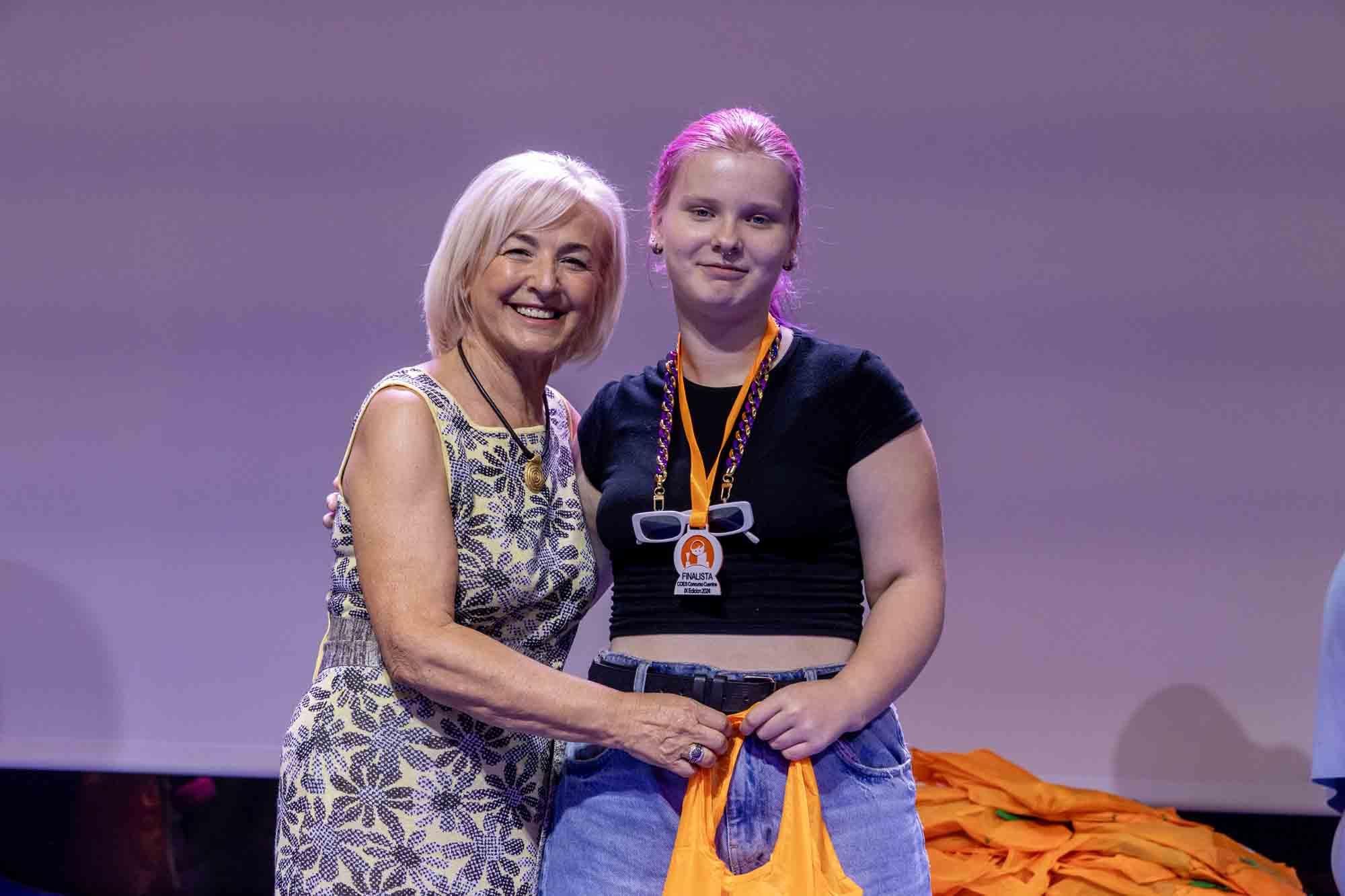 Entrega de premios del concurso infantil de relatos cortos "Cuéntame un cuento para comer" en el Club INFORMACIÓN organizado por COES