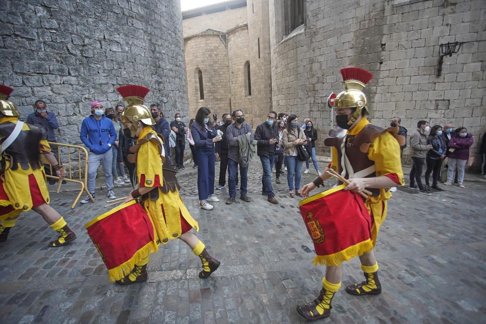 Girona viu el Divendres Sant amb l'acte de la Veneració de la Creu