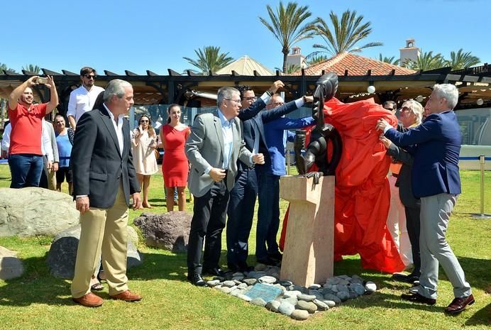 MONUMENTO BARES JAIME URRUTIA MELONERAS COCA COLA