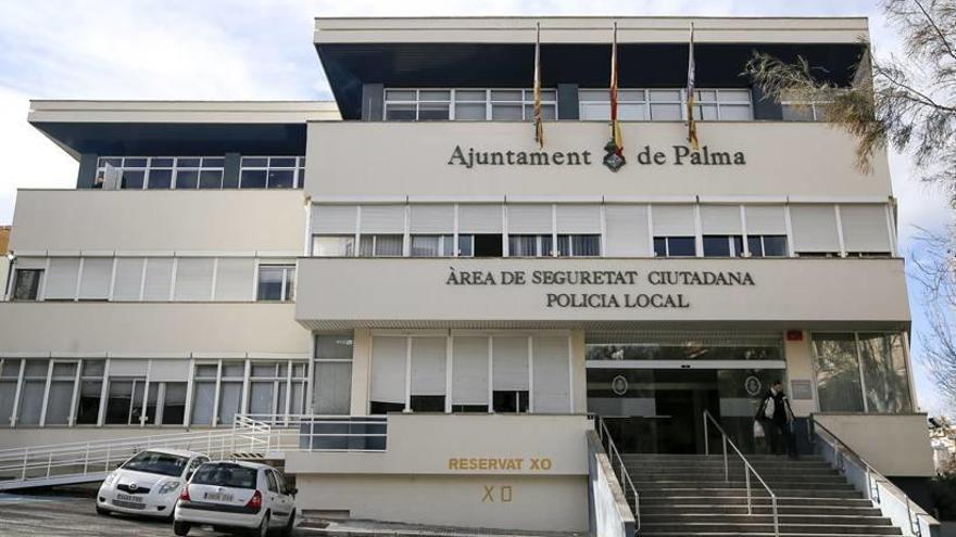 Cuartel de la Policía Local de Palma en Sant Ferran donde falleció ayer el detenido.