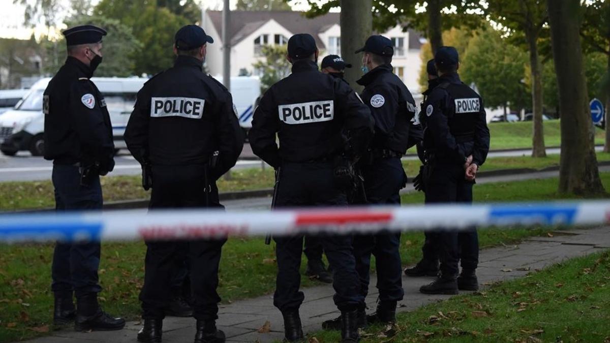 Agentes de policía en una imagen de archivo en París.