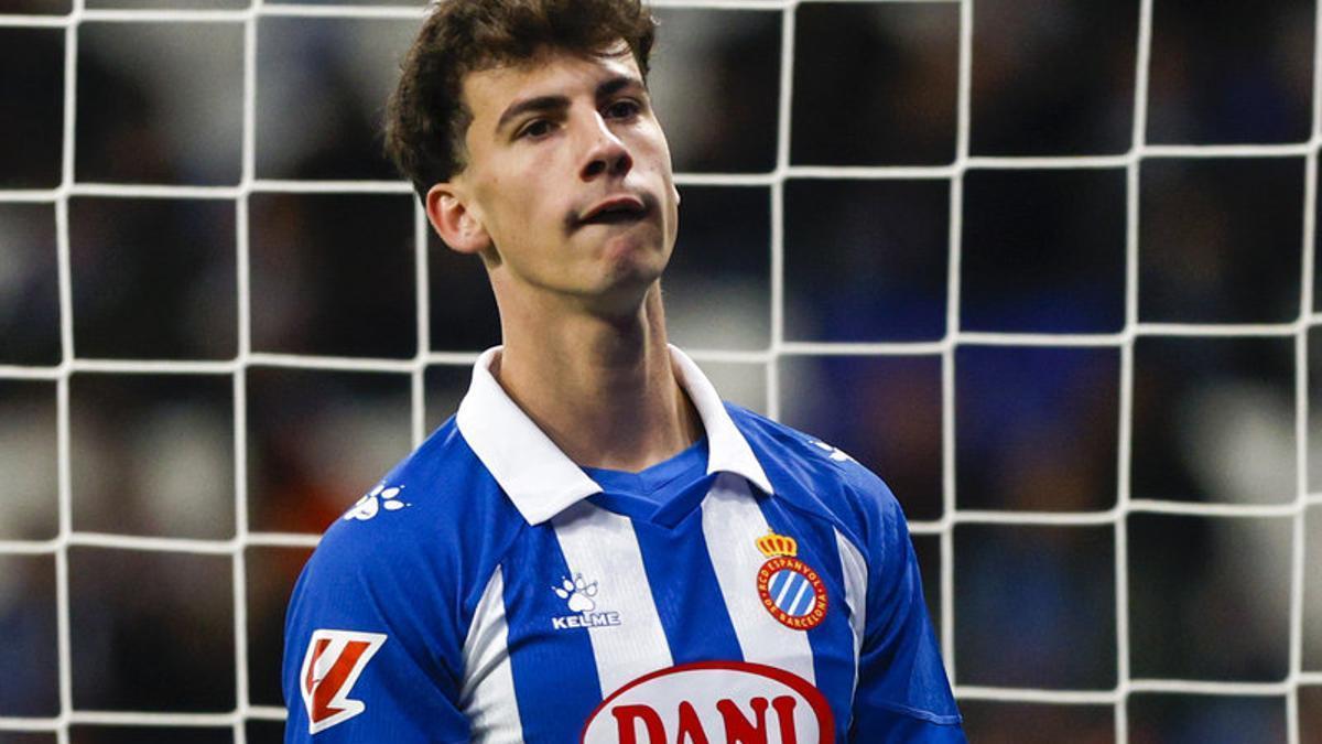 Antoniu Roca, en un lance con el Espanyol.