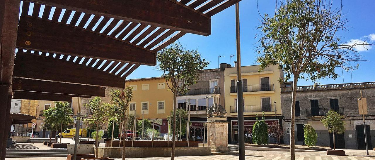 Una imagen general de la plaza de Sant Jaume de Manacor, una de las más emblemáticas de la ciudad. | S. SANSÓ