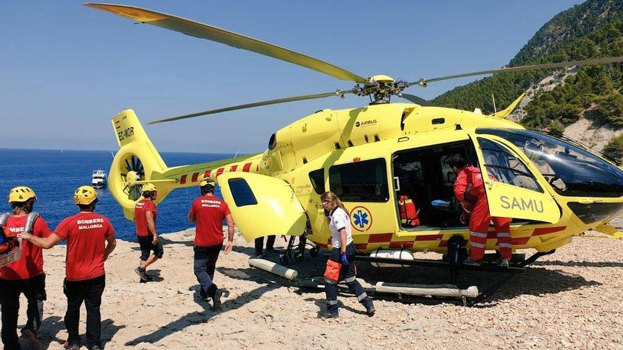 Un joven sufre graves lesiones al tirarse al mar de 15 metros en Cala Banyalbufar