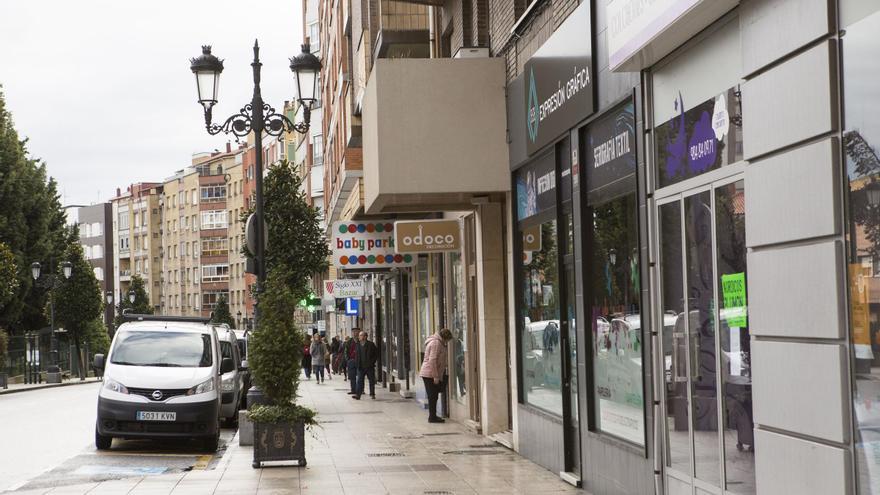 Un policía local desata el pánico tras circular ebrio y en sentido contrario por varias calles de Oviedo